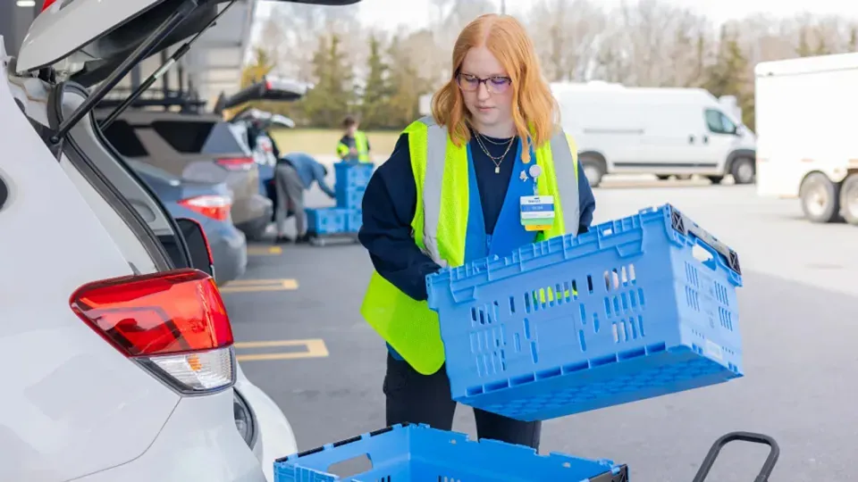 Walmart вкладывает средства в автоматизацию, предлагая покупателям роботизированную руку