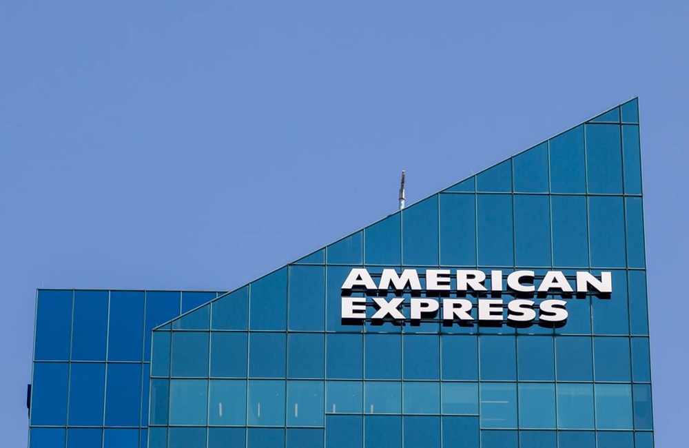 Доходы компании American Express растут в преддверии праздников за счёт увеличения продаж