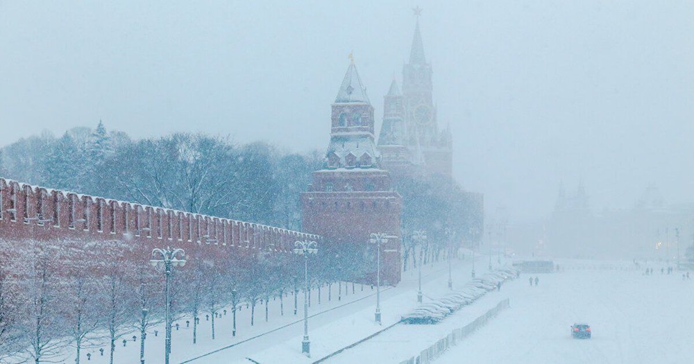 По прогнозам метеорологов, сегодня в Москве ожидается снег, гололедица и понижение температуры до -4 градусов