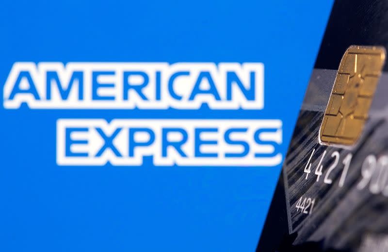 Доходы AmEx увеличились из-за значительных трат в период праздников