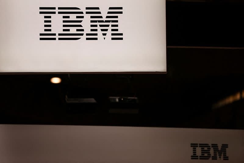 IBM превзошла прогнозы по прибыли, поскольку внедрение искусственного интеллекта повышает эффективность программного обеспечения, что приводит к росту стоимости акций компании