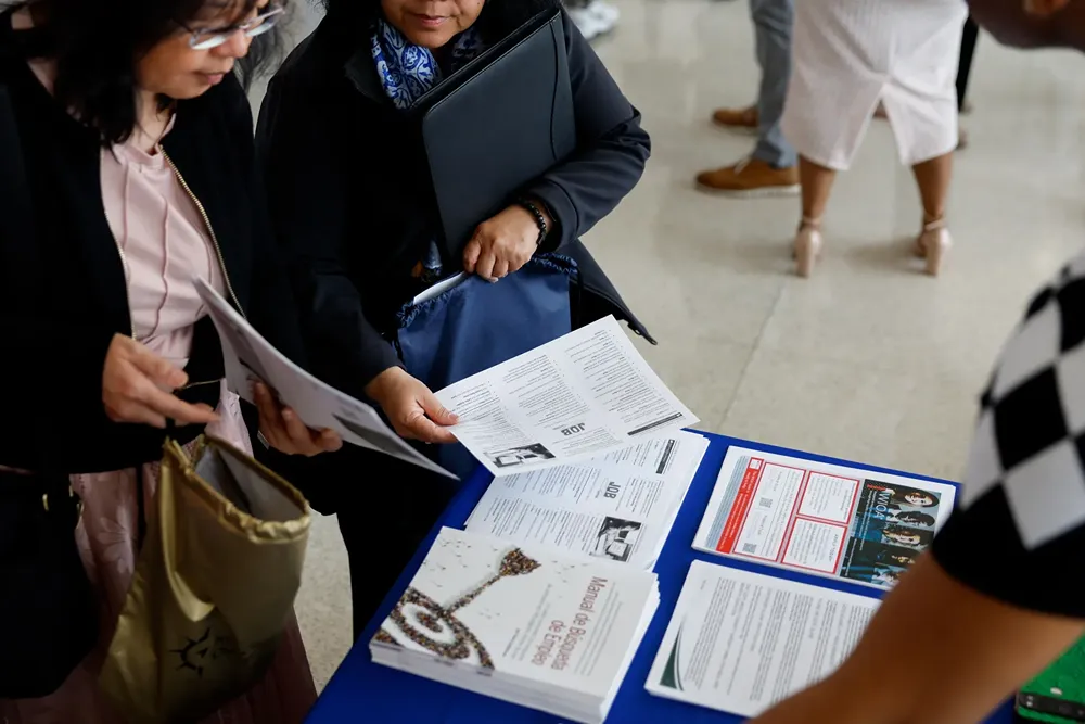 Почему количество заявок на пособие в США продолжает расти?