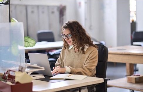 Какие университеты обеспечивают наибольший карьерный успех выпускникам?