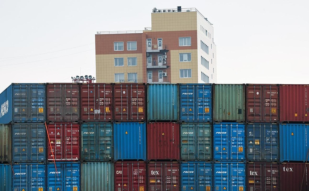 Какие меры предпринимают власти для поддержки грузоотправителей в условиях кризиса?