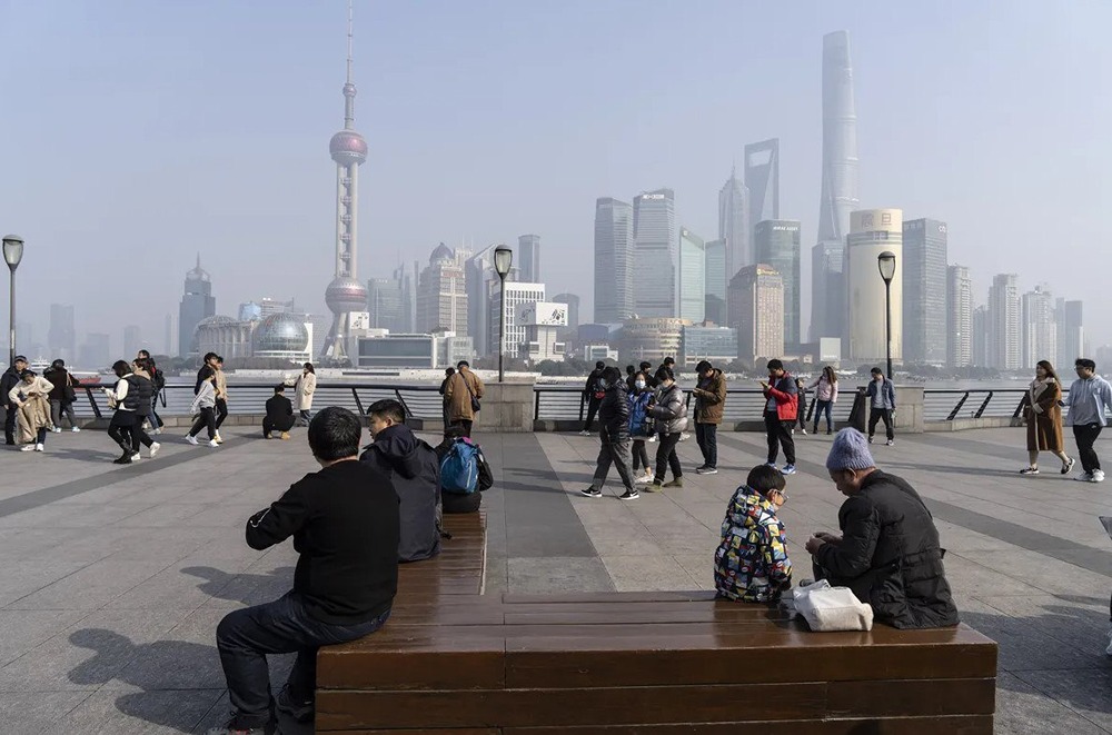 Почему рынок акций в Китае продолжает расти, несмотря на экономические риски и кризис недвижимости?