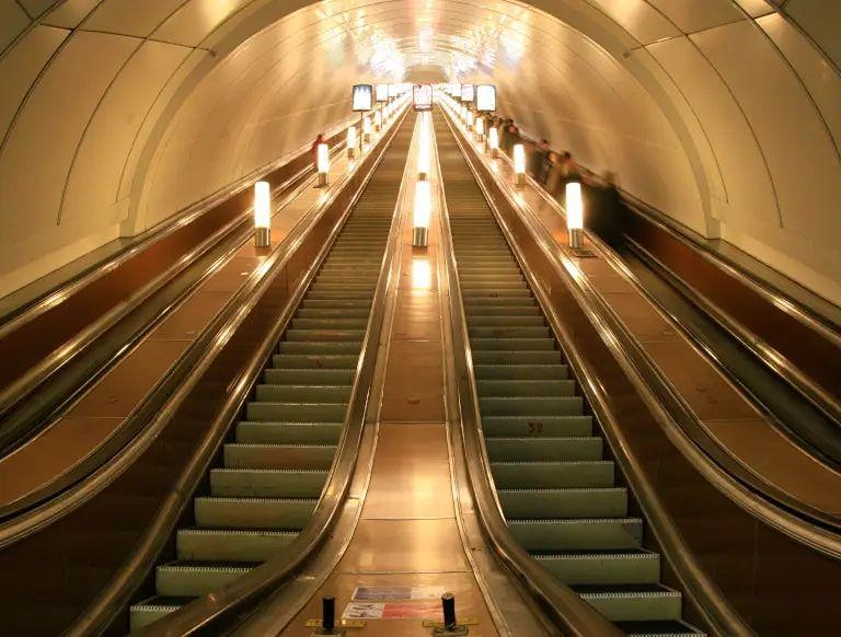 Почему с 1 сентября в России могут остановить эскалаторы и траволаторы?