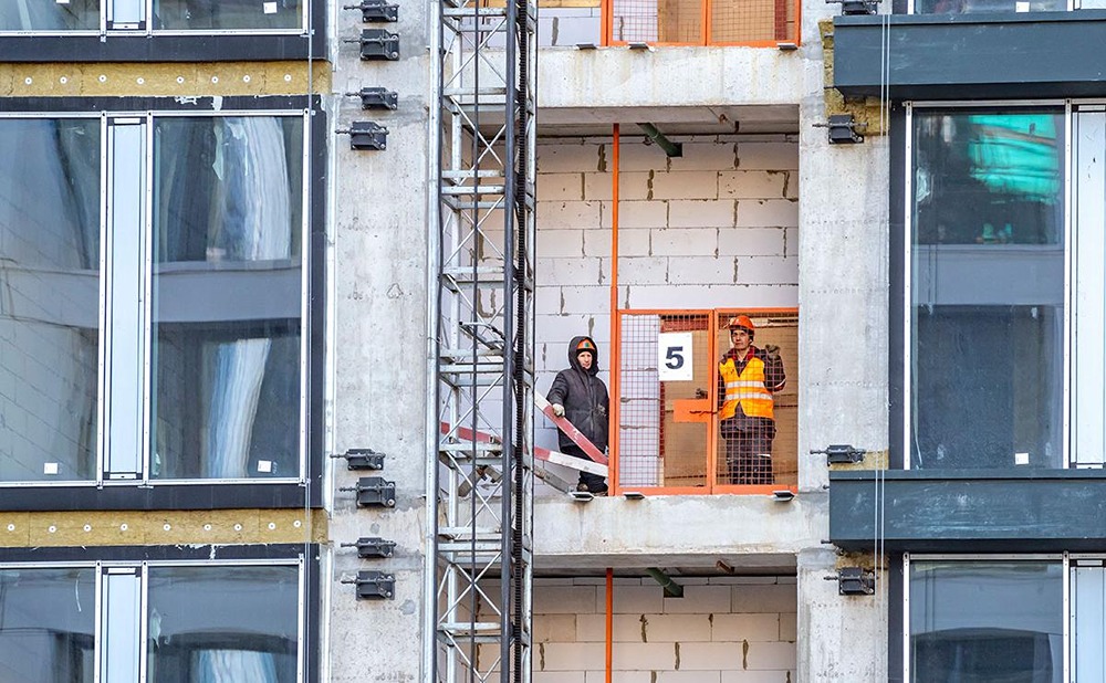 Какие риски банкротства грозят российским застройщикам в 2025 году и каковы их шансы на выживание?