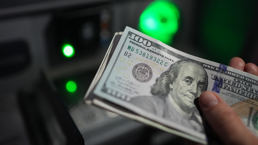 Как увеличение продаж валюты повлияет на курс рубля и инфляцию?