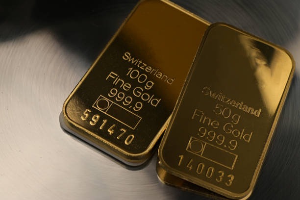 Почему инвесторы активно покупают золото в 2025 году?