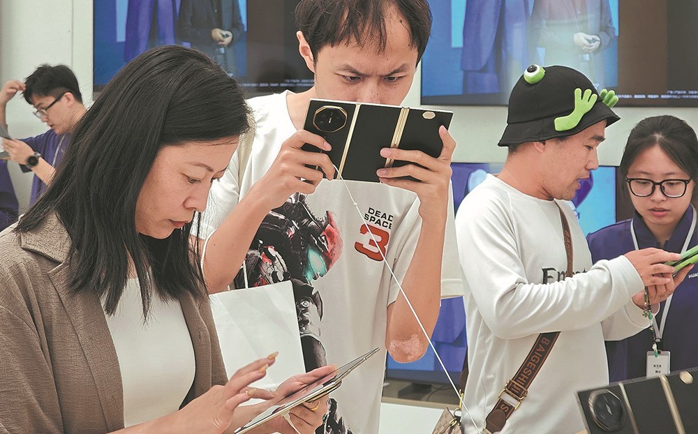 Какие новшества предлагает новый складной смартфон Huawei Mate XT?