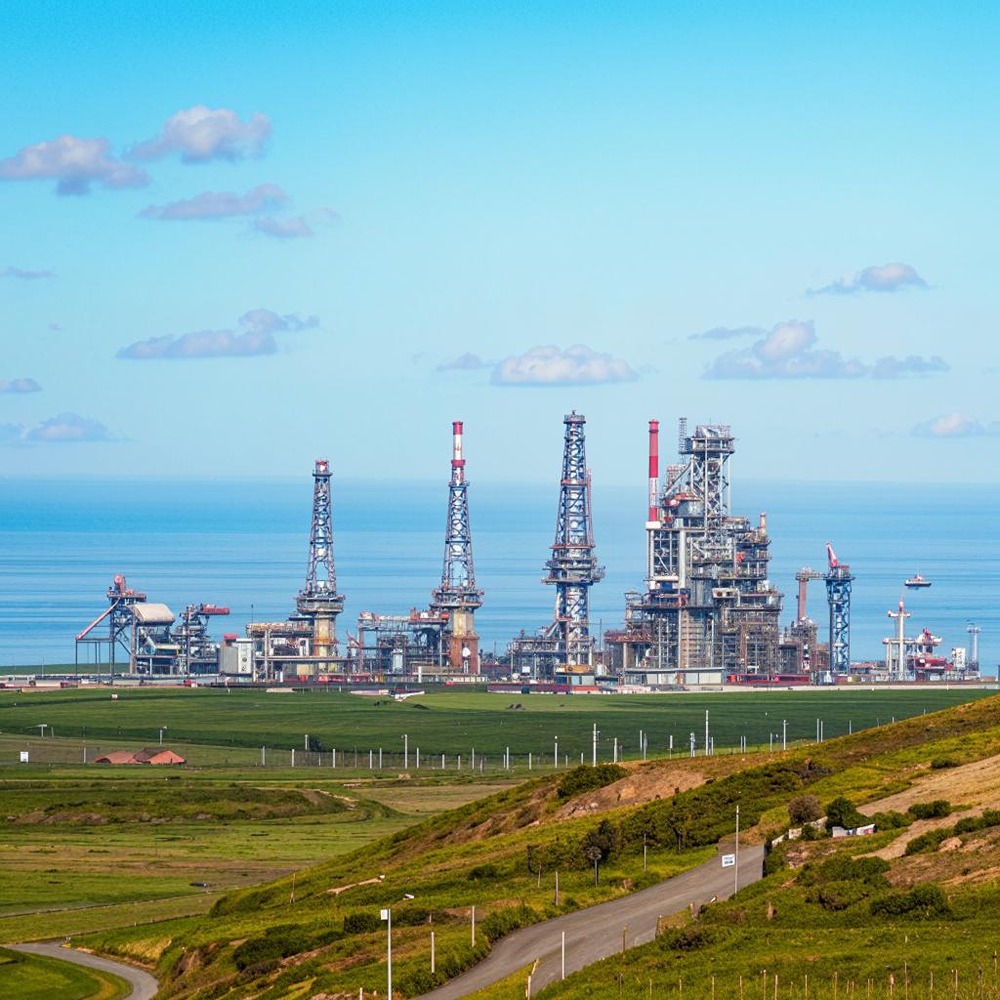 По словам главы Приморья Валерия Лимаренко, озвученным на форуме «Нефть и газ Сахалина», старт добычи газа на Южно-Киринском месторождении намечен на период с 2027 по 2028 год.
