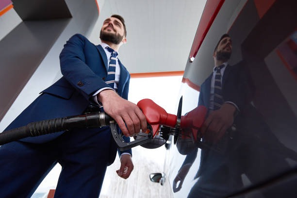 Почему бензин в России дорожает и исчезает с АЗС?