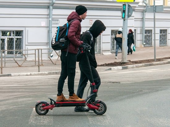 Самокатам скажут стоп у детских садов и поликлиник?
