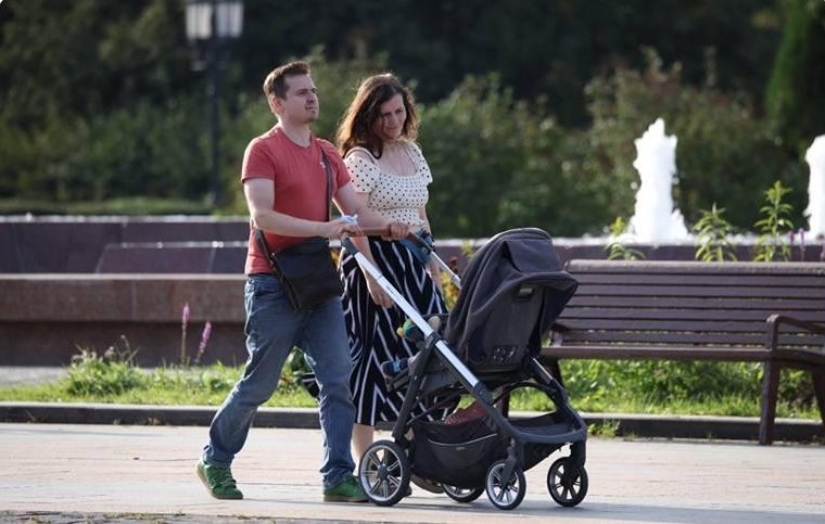 Оба родителя в декрете с полной зарплатой: путь к счастью семей?