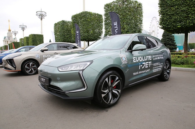 Сколько электрокаров продали в России?