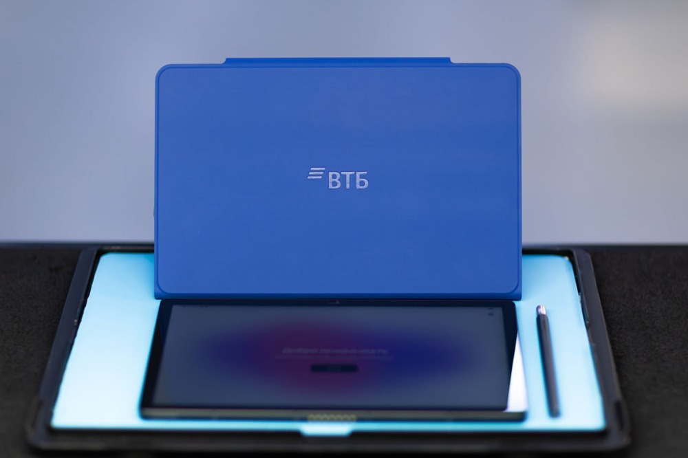 Как новый контракт YADRO с ВТБ повлияет на рынок планшетов в России?
