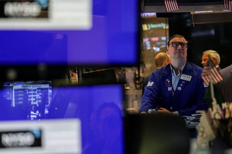 Почему инвесторы массово выводят деньги из фондов акций?