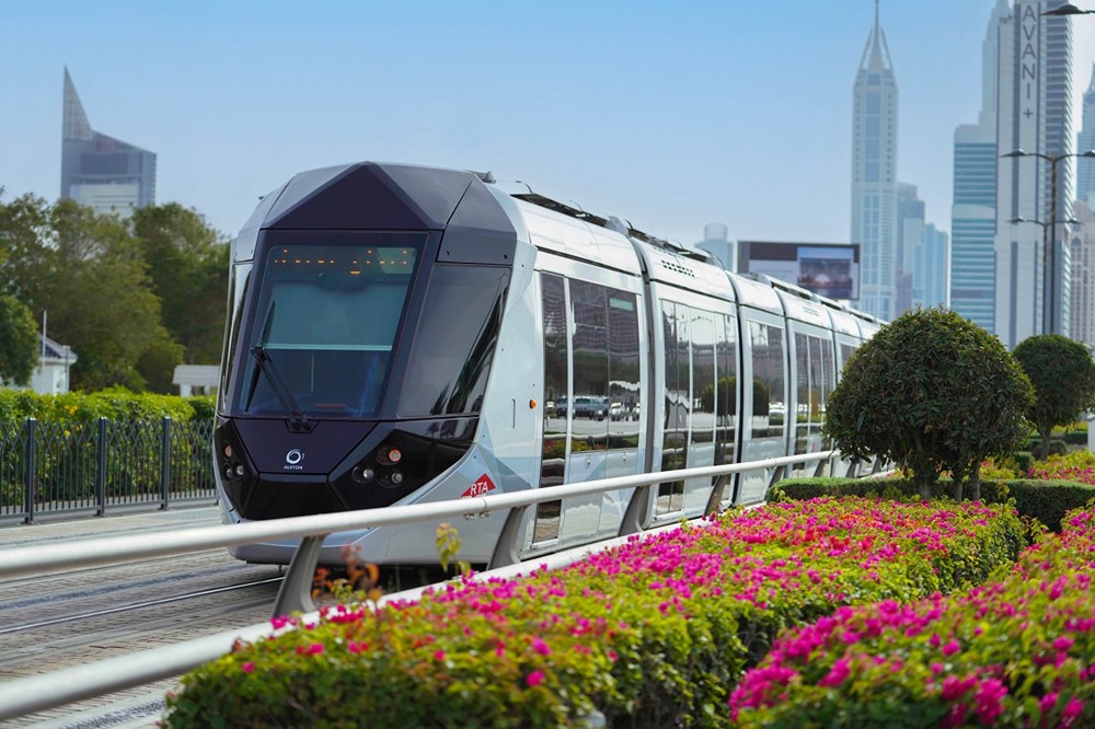 Как добраться до пляжных достопримечательностей Дубая на трамвае?