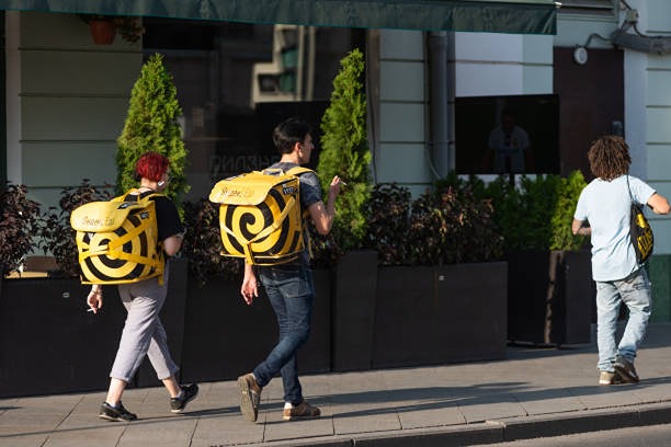 Сколько сейчас зарабатывают курьеры в Москве?