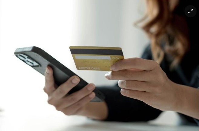 Лимит банковских карт в России 2025: новые правила с декабря — не более 20 карт