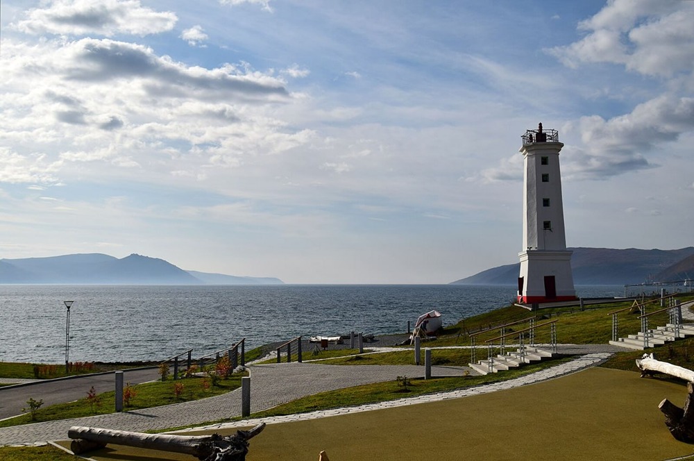 Как бухта Нагаева отражает историю и характер Магадана?