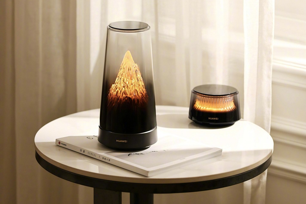 Как выглядит прозрачный роутер Huawei с горным декором внутри?