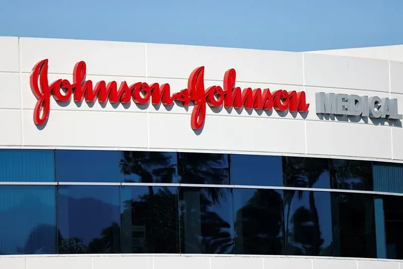 J&J повышает прогнозы прибыли и продаж, превзойдя ожидания Уолл-стрит