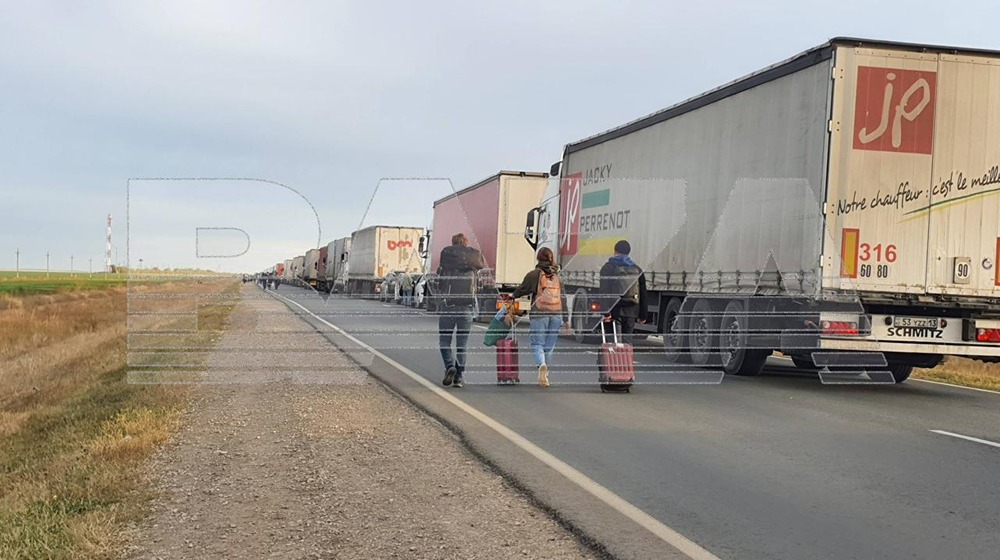 Почему растут цены в России из‑за пробок на границе с Казахстаном?

