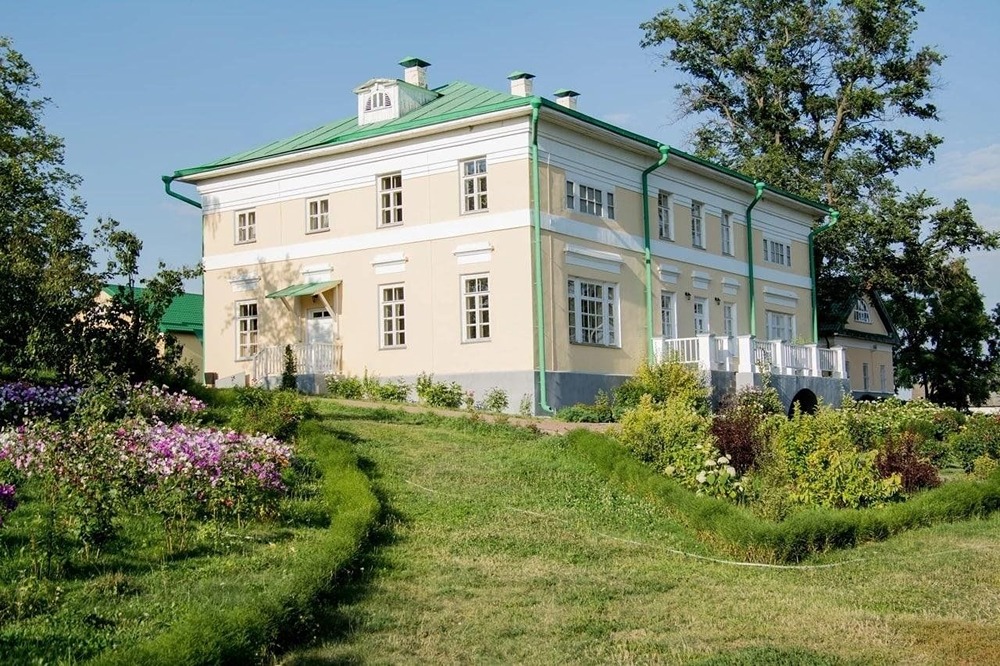 Чем известна усадьба Фета в Курской области?