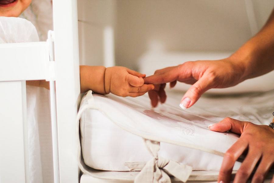 При каких условиях многодетные матери могут выйти на пенсию в 50 лет?
