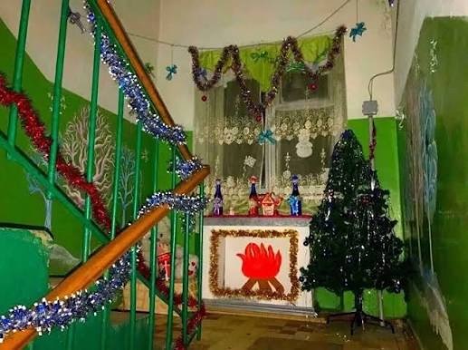 Какие риски связаны с украшением подъезда к Новому году?
