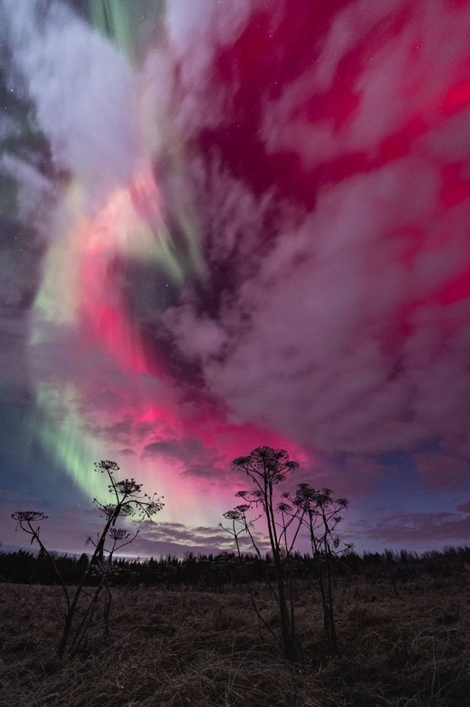 Почему полярные сияния снова видны в России — в чём причина?

