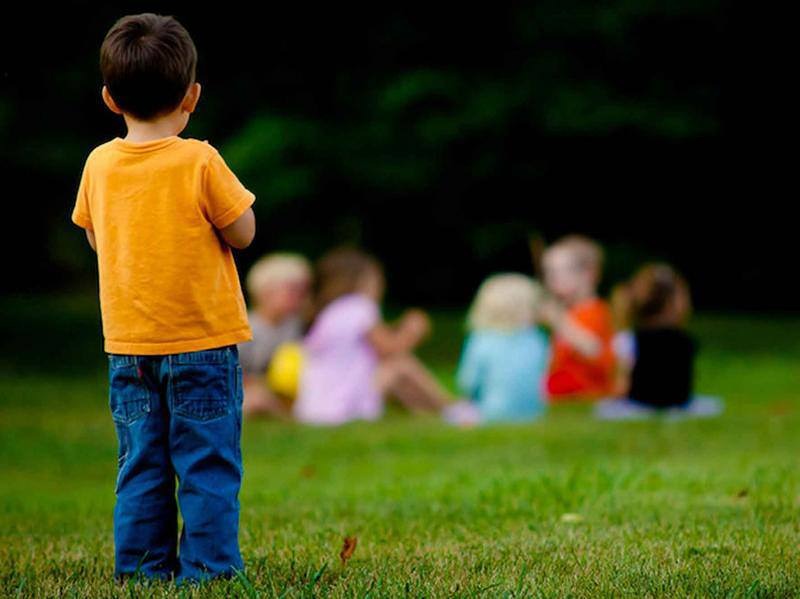 Может ли одиночество в детстве привести к деменции?

