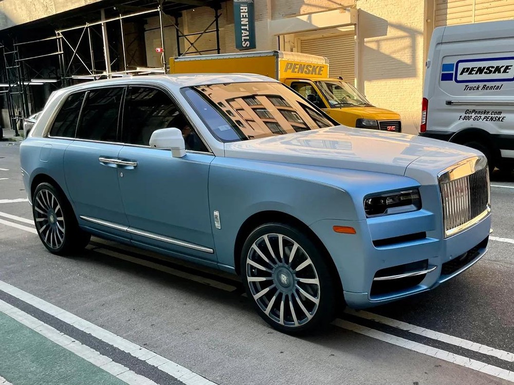 Почему Rolls‑Royce Cullinan стал лидером продаж в России в октябре?

