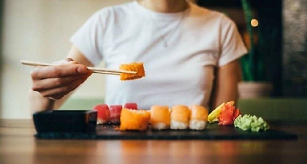 Может ли соевый соус в суши спровоцировать инсульт?
