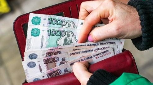 Почему россияне стали снимать больше наличных в 2025 году?

