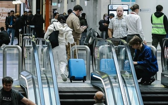 Как быстро восстановить мобильный интернет после приезда в Россию из‑за рубежа?

