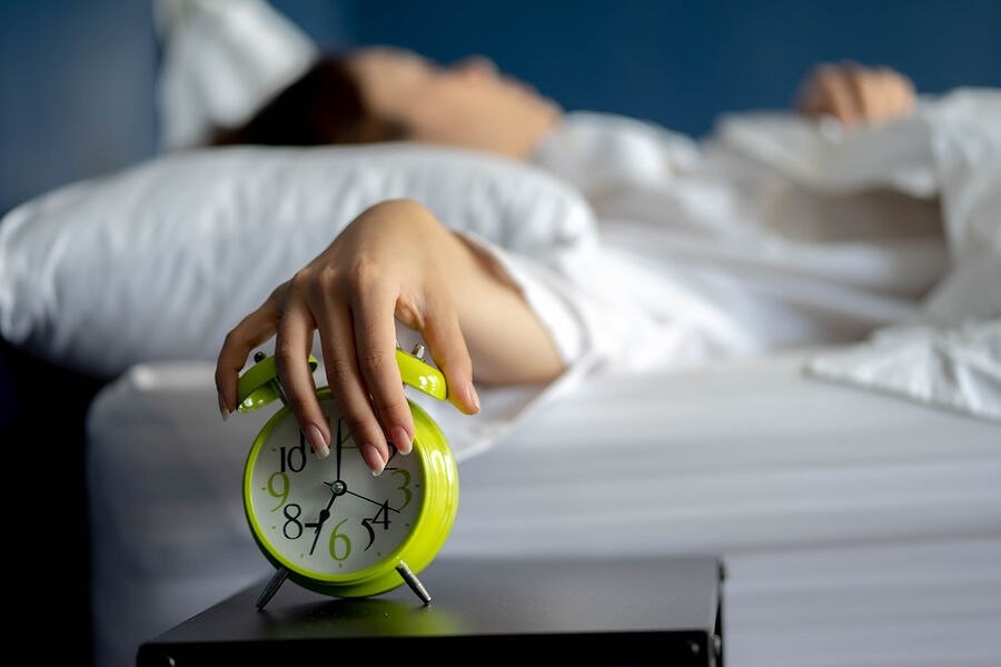 Почему откладывать будильник — вредная привычка для здоровья?
