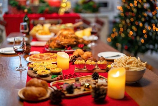 Сколько стоит новогодний стол для семьи из 4 человек в 2025 году?

