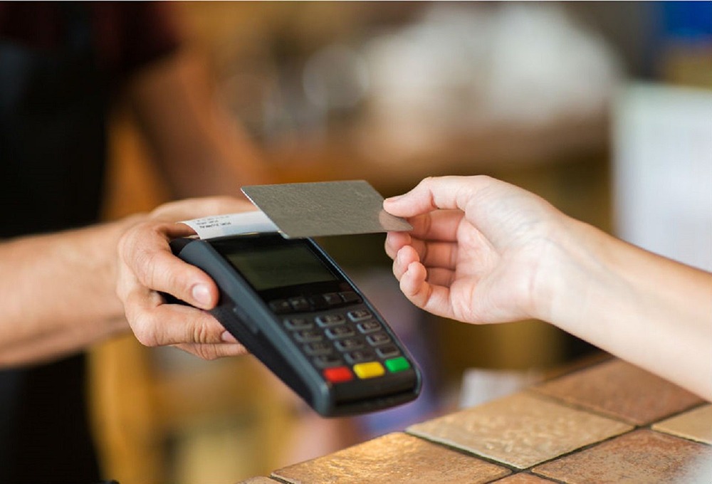 Почему покупки по карте станут дороже с 2026 года?
