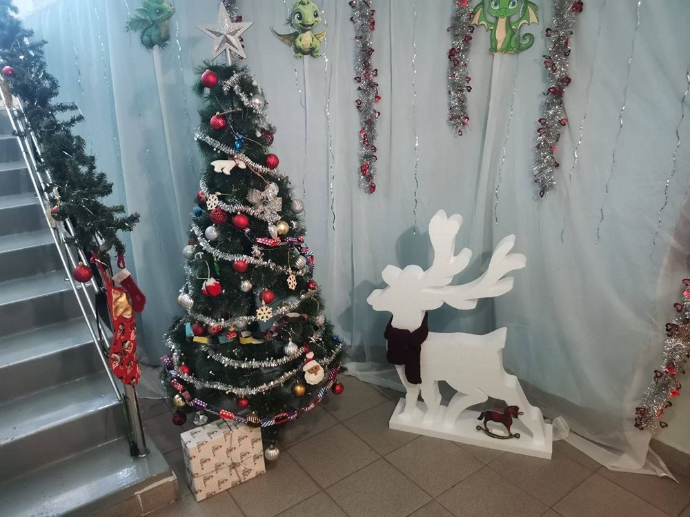 Какой штраф грозит за установку ёлки в подъезде без согласования?
