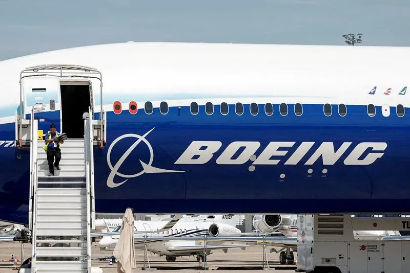 Генеральный директор Boeing добивается кардинальных перемен в отношении находящегося в тяжелом положении авиапроизводителя в преддверии голосования по контракту