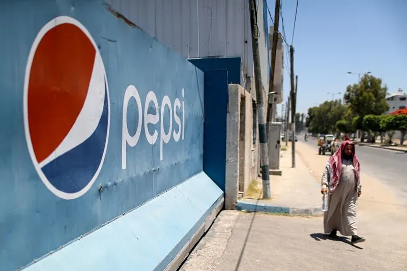 На Западном берегу реки Иордан производители Pepsi и Coke столкнулись с нехваткой банок и сахара