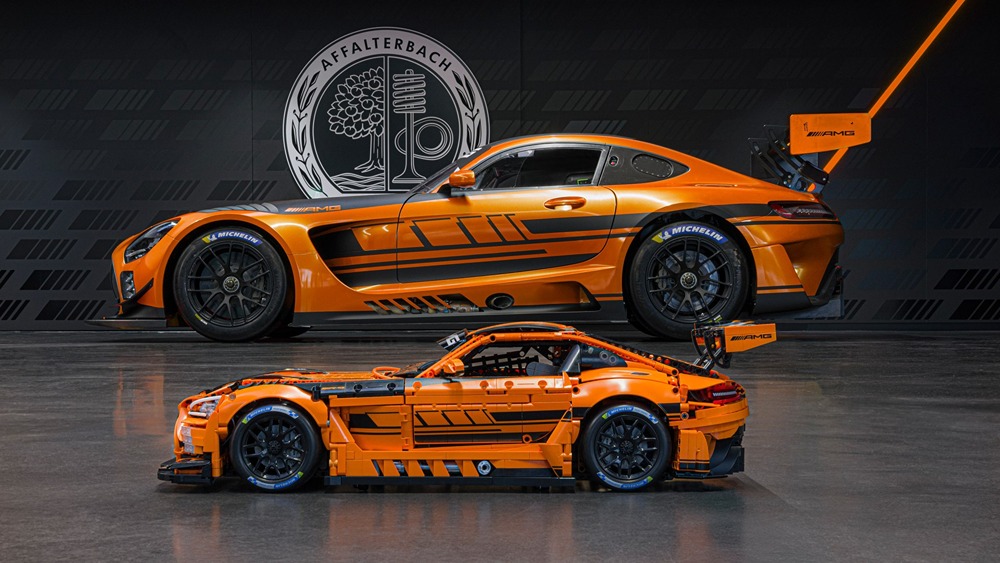 Мечта коллекционера: гоночный болид на полке