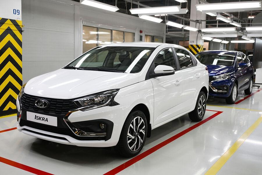 Почему продажи Lada упали на 27% — разбор причин кризиса 2025 года?
