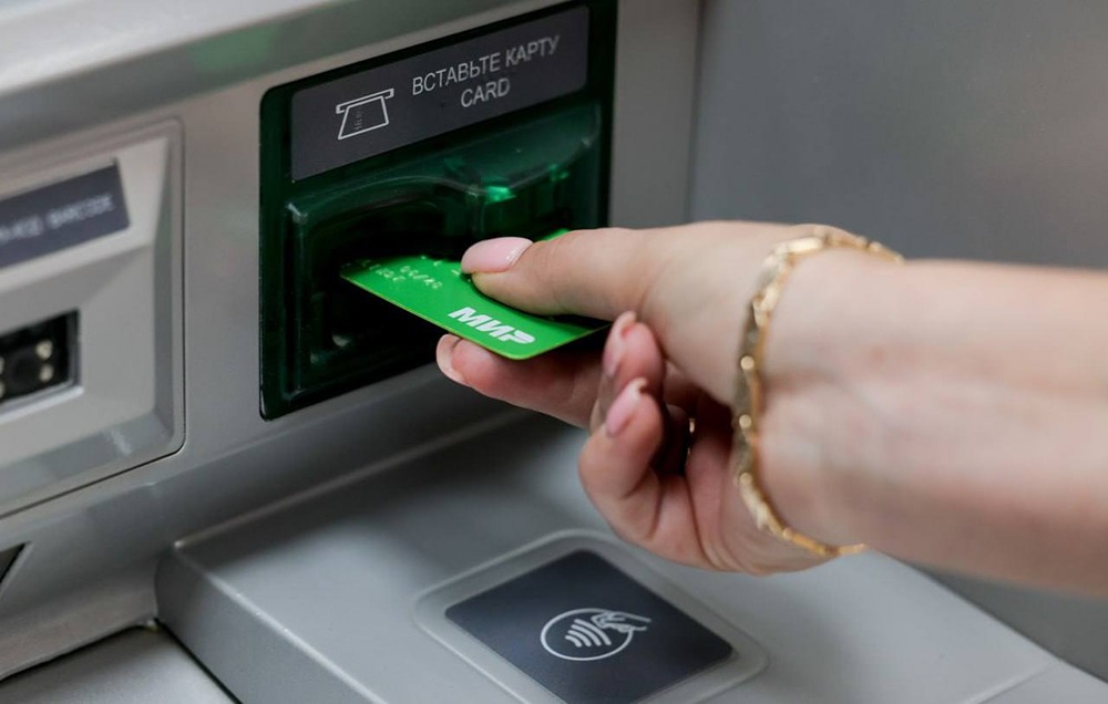 Правда ли, что карты «Мир» работают после истечения срока — что говорит НСПК в 2025 году?
