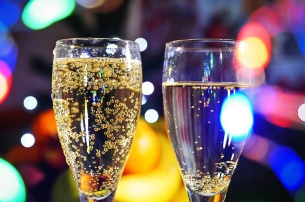 Почему 49 % компаний отменили новогодние корпоративы в 2025 году?
