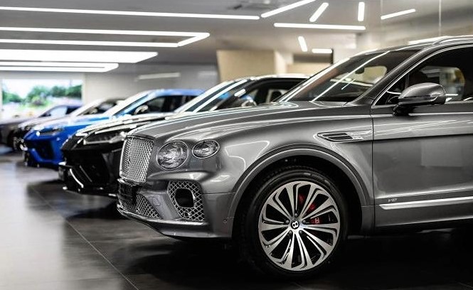 Продажи люксовых авто выросли на 51 %: кто лидер рынка в ноябре?
