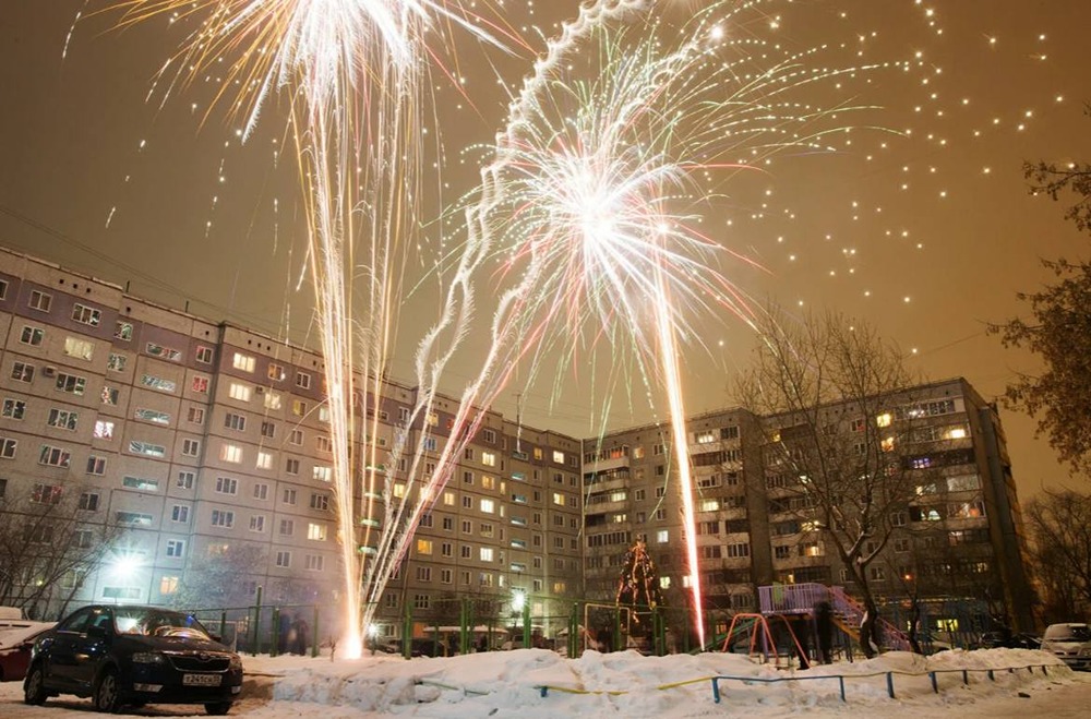 Какие штрафы грозят за запуск салюта во дворе дома?
