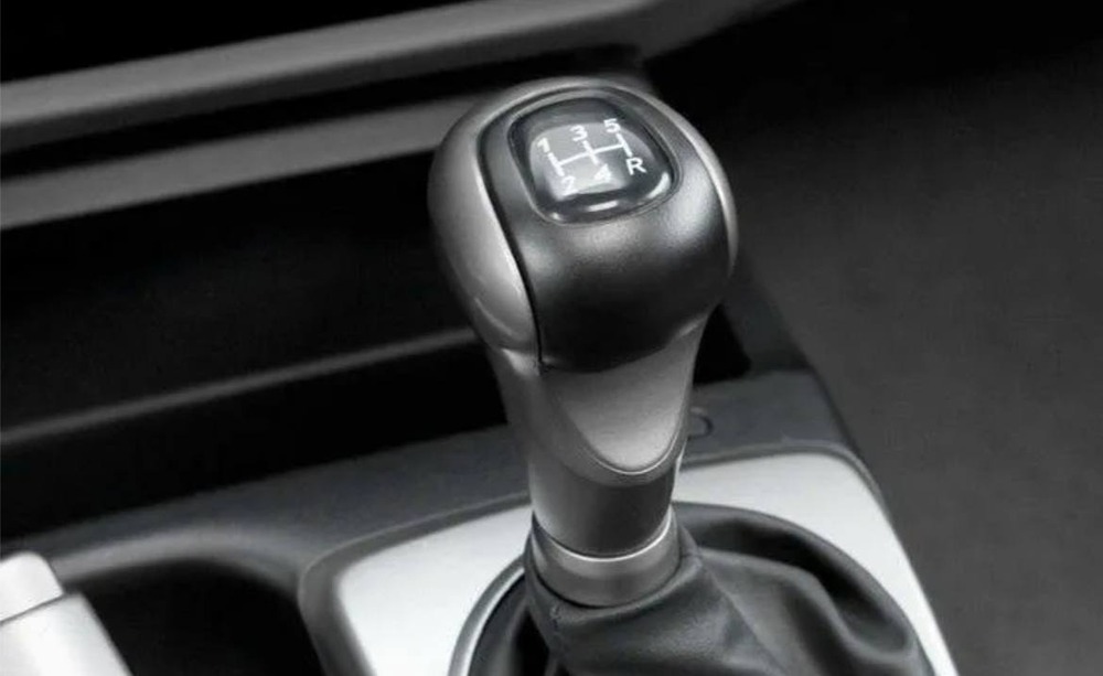 Почему Верховный суд запретил водить «механику» без большого пальца?